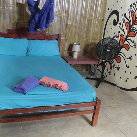 My Little House Surf&Backpacker Hostel 몬따니따 외부 사진